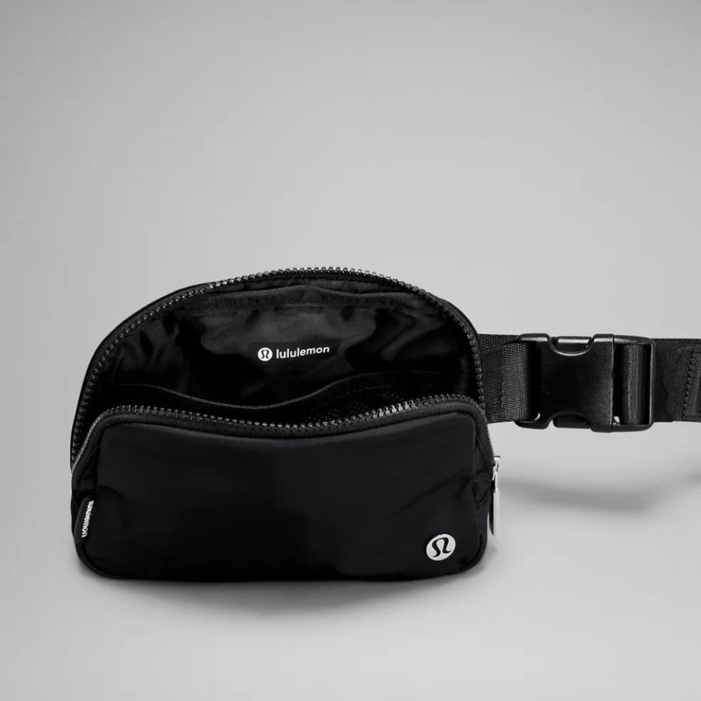 NWT Lululemon Everywhere Belt Bag Black - Picture 5 of 12